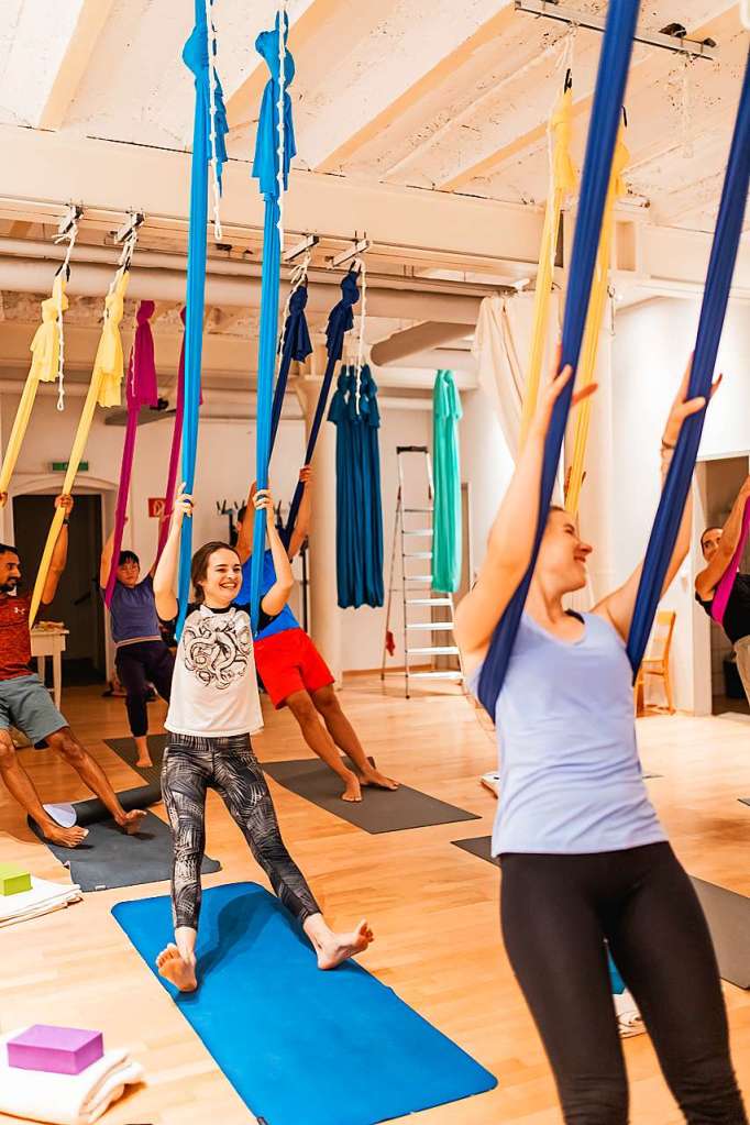 Herz ber Kopf und schweben im Tuch, das mchte Aerial Yoga bieten