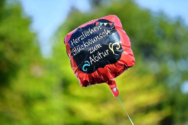 Corona hin, Corona her: das Abi ist geschafft!   | Foto: Martin Schutt (dpa)