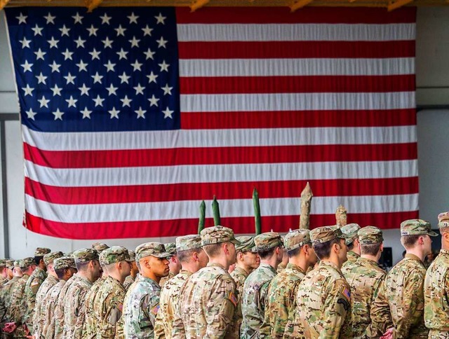 US-Soldaten stehen whrend einer milit...e der Vereinigten Staaten von Amerika.  | Foto: Nicolas Armer (dpa)