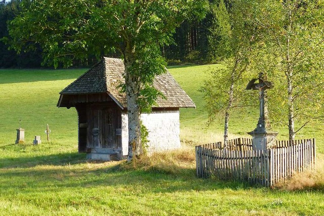 Kapellenland Jostal: Den Reisenden von...r Schildwende eine kleine Holzkapelle.  | Foto: Karla Scherer