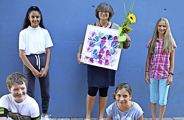 Sechstklssler der Realschule Sthling...erreth  ein Plakat mit guten Wnschen.  | Foto: Picasa