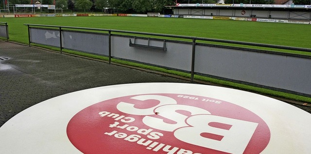 Das Bahlinger Kaiserstuhlstadion soll ...and Richtung Dreisam  verlegt werden.   | Foto: Martin Wendel