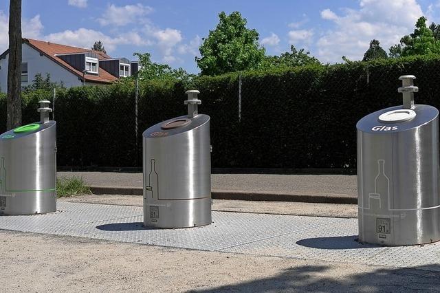 Am Friedhof in Freiburg-Haslach gibt's nun unterirdische Altglas-Container