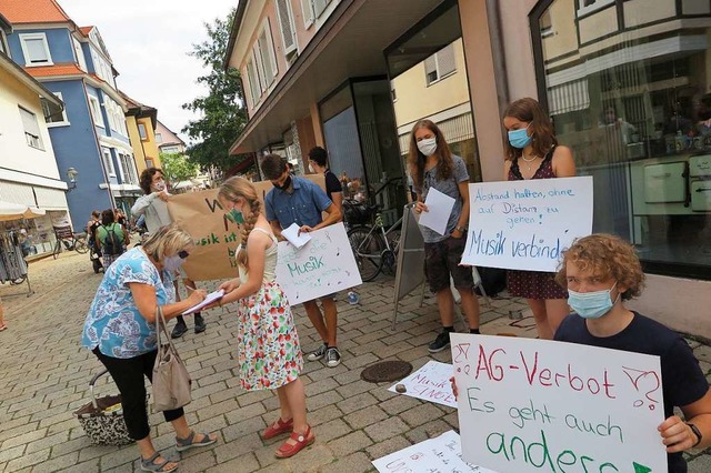 Mit ihrer Unterschriftenaktion stieen...rfler Gymnasiums auf viel Zustimmung.  | Foto: Beatrice Ehrlich