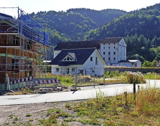 In der Webergasse  ist noch Platz fr drei- bis viergeschossige Huser.  | Foto: Sattelberger