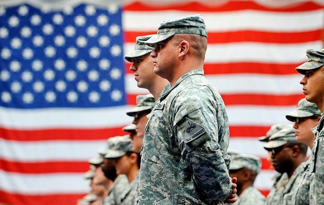 Knapp 12000 Soldaten wollen die USA aus Deutschland abziehen.  | Foto: Frank May (dpa)