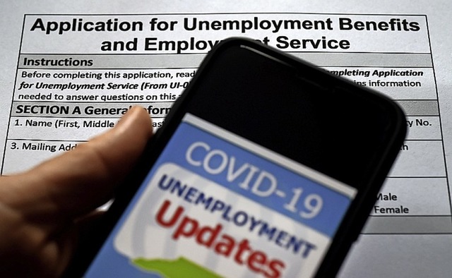 Viele US-Burger melden sich arbeitslos.  | Foto: OLIVIER DOULIERY (AFP)