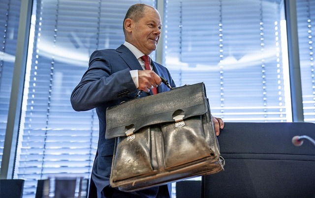 Bundesfinanzminister Olaf Scholz auf d...schuss, dem er Rede und Antwort stand.  | Foto: Michael Kappeler (dpa)