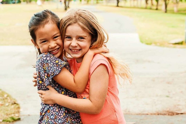 Manchmal hlt eine Freundschaft, die in der Kindheit beginnt, ein ganzes Leben.  | Foto: sewcream  (stock.adobe.com)