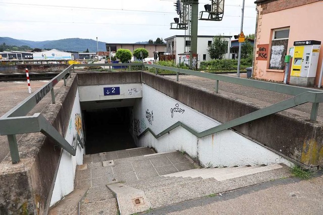 Noch mssen Fahrradfahrer am Bahnhof e...merin des Gelndes ist aber die Bahn.  | Foto: Christoph Breithaupt