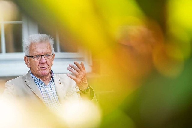 Kretschmann hlt  Urlaub im Ausland fr nicht angemessen.  | Foto: Sebastian Gollnow (dpa)