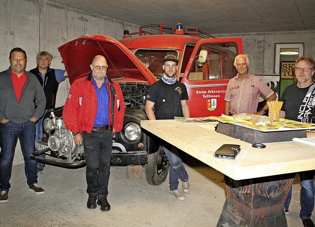 Fr die Restaurierung des Oldtimers Op...nd Matt und der Initiator Josef Wasmer  | Foto: Andreas Bhm