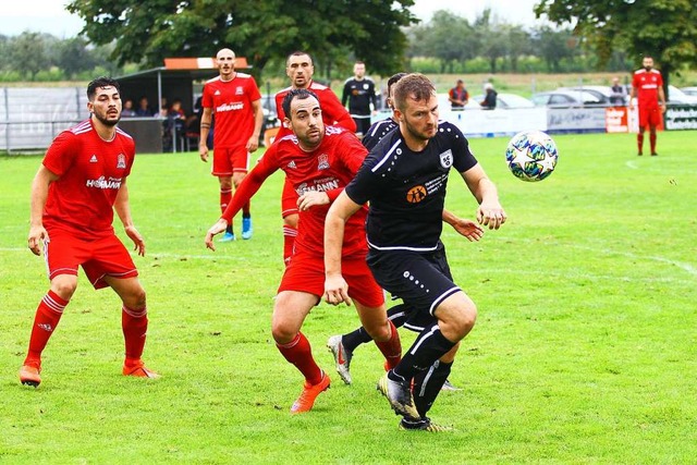 In der Landesliga sind sich SC Offenbu...das Personal ist nun aber ein anderes.  | Foto: Peter Aukthun-Goermer