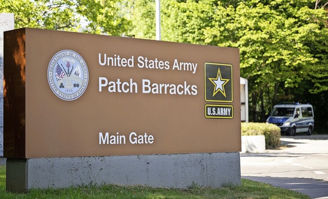 In der US-Kaserne &#8222;Patch Barrack...uartier der US-Streitkrfte in Europa.  | Foto: Sebastian Gollnow (dpa)