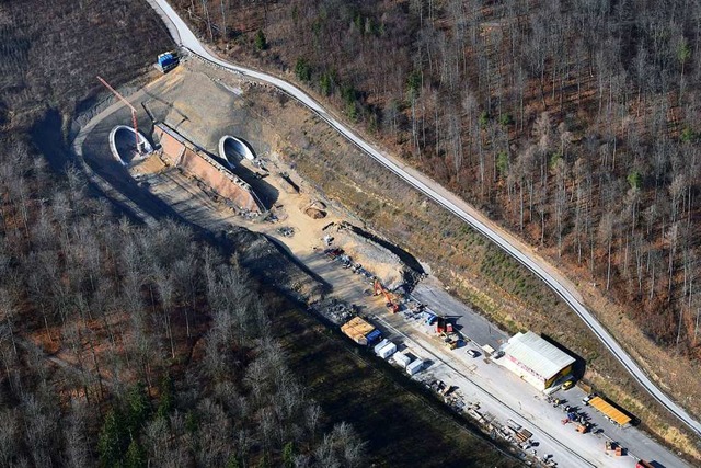 Ein Luftbild vom Februar zeigt die Baustelle des Herrschaftsbucktunnels.  | Foto: Erich Meyer