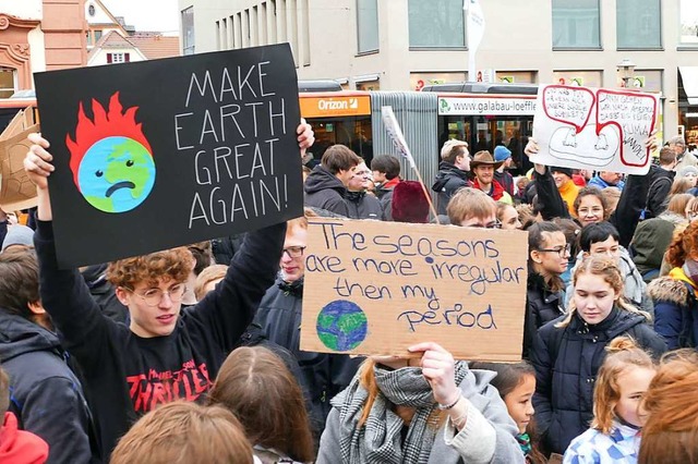 Junge Menschen haben politische Anlieg...-for-Future-Demonstration in Offenburg  | Foto: Helmut Seller