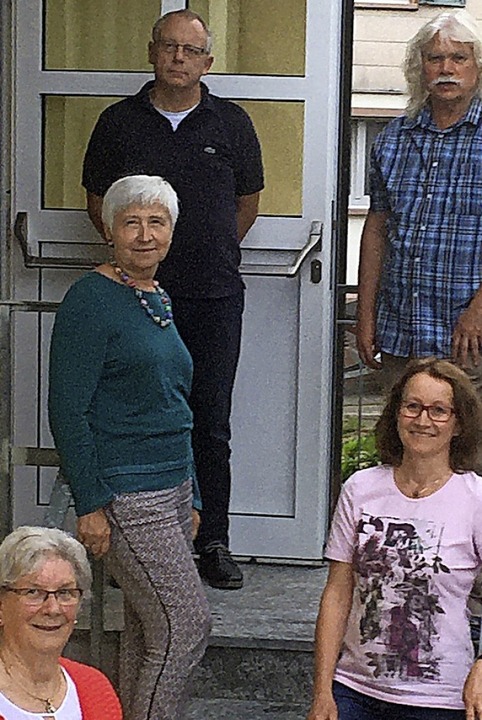 Den Gesangverein führen (von links) Hi...osef Droll und Angelika Hofer-Hermann.  | Foto: privat