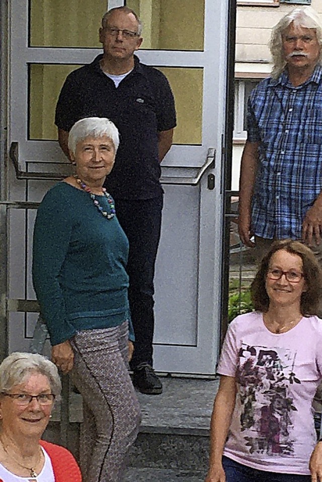 Den Gesangverein fhren (von links) Hi...osef Droll und Angelika Hofer-Hermann.  | Foto: privat