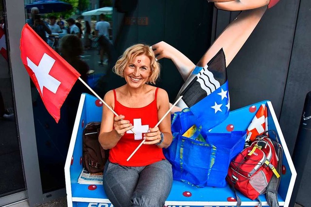 Die Freude am Nationalfeiertag lie sich diese Frau nicht nehmen.  | Foto: Heinz und Monika Vollmar