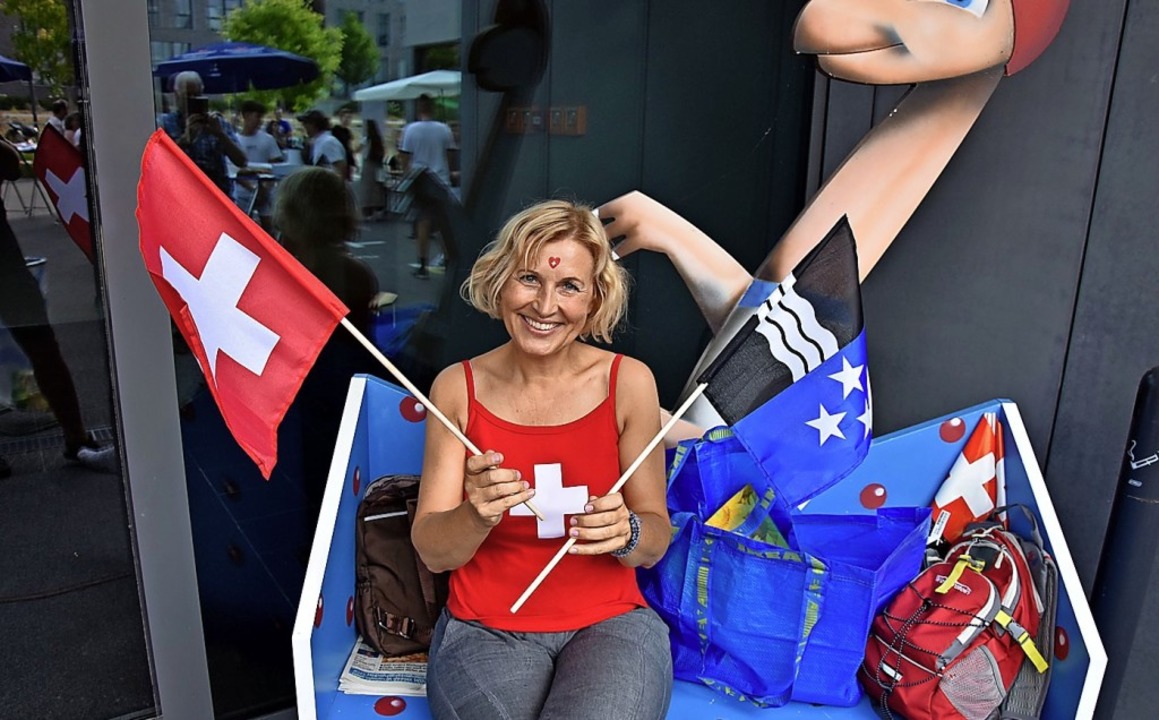 Die Freude am Nationalfeiertag ließ sich diese Frau nicht nehmen.  | Foto: Heinz und Monika Vollmar