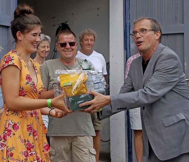 Oberbrgermeister Klaus Eberhardt (rec...hmann als Sportlerin des Jahres 2019.   | Foto: Petra Wunderle