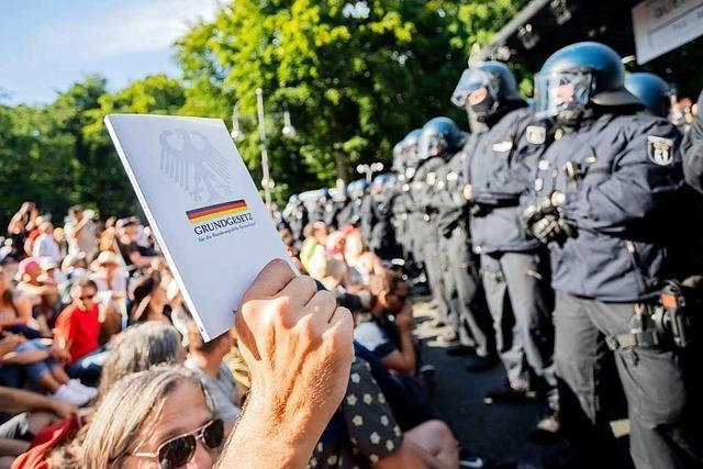 Berliner Corona-Demo lst Debatte um Versammlungsrecht aus