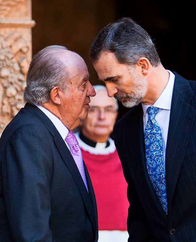 Juan Carlos mit seinem Sohn Felipe, de...achfolger auf dem spanischen Thron ist  | Foto: JAIME REINA (AFP)