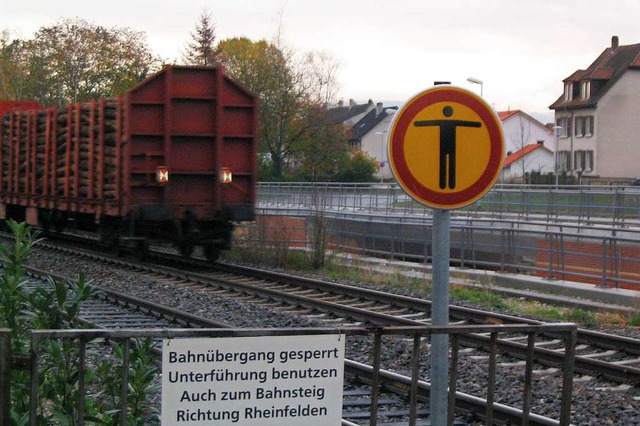 Wer trotz Warnungen Gleise berquert, begibt sich in Gefahr.  | Foto: Ralf Staub