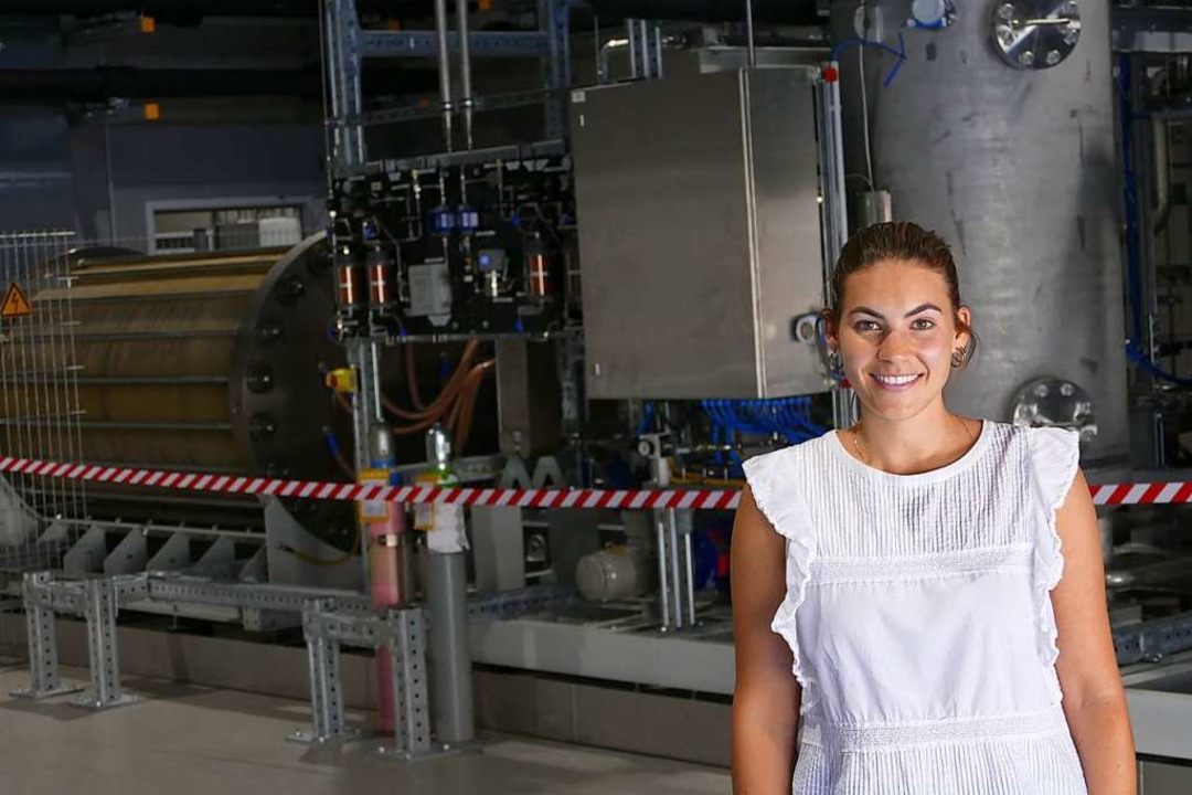Projektingenieurin Dagmar Kaiser vor d...palten wird in Wasser- und Sauerstoff.  | Foto: Michael Baas