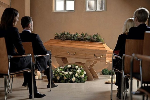 Mit Abstand trauern: Beerdigungen sind...erausforderung, wei Elke Herrnberger.  | Foto: BDB