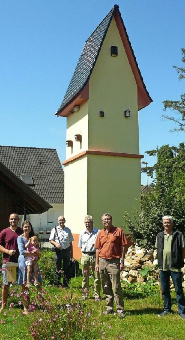 Vor dem koturm (von links): Gartenbes...ungsprsidium, Fachwart Reimund Eberle  | Foto: Nina Herrmann