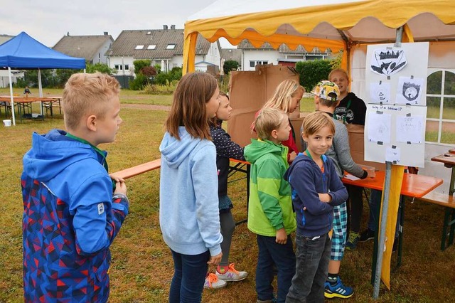 Kinder stehen zur Wahl des Brgermeisters und der Gemeinderte an.  | Foto: Horatio Gollin