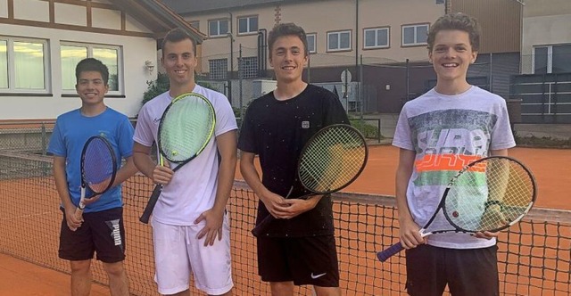 Die Juniorenmannschaft U18 des TC Kais...bio Weber, Jan Mally und  Sven Mally.   | Foto: privat