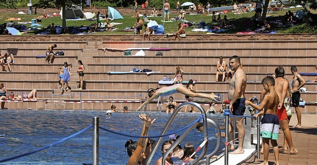 Maximal 1000 Besucher drfen ins Terrassenbad.   | Foto: Christoph Breithaupt