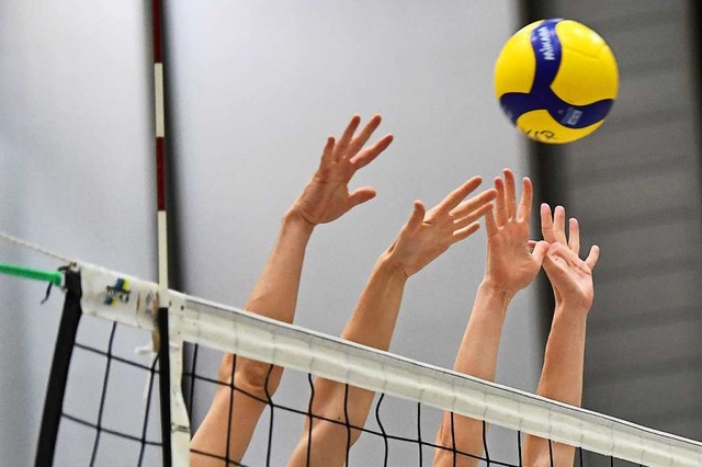 Ab Mitte Oktober sollen die Volleyballteams wieder zum Block ansetzen.  | Foto: Achim Keller