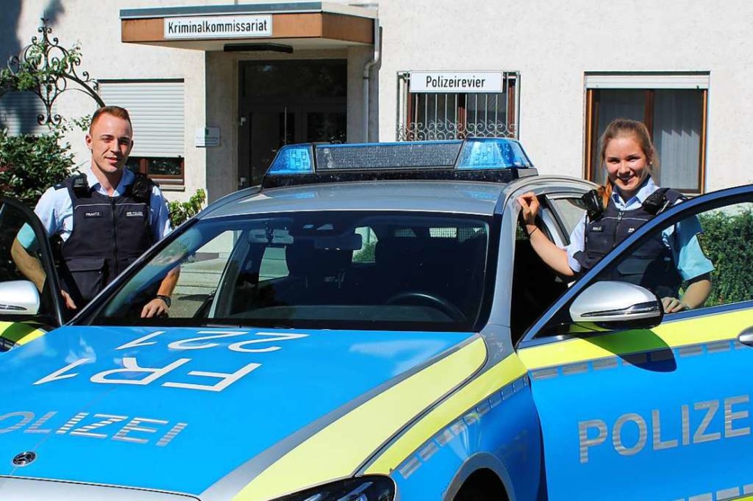 Nils Frantz (links) und Jasmin Miklec ...fr einen Praxisblock  in Emmendingen.  | Foto: Annika Sindlinger