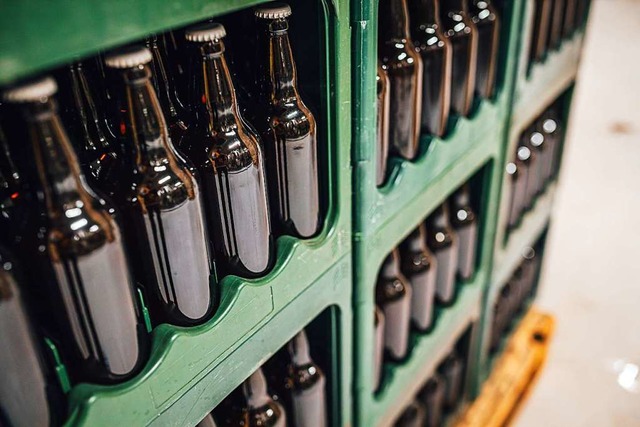 Insgesamt 60 Ksten Bier verschiedener Marken klauten die Diebe (Symbolbild)  | Foto: Aleksmfoto (Adobe Stock)