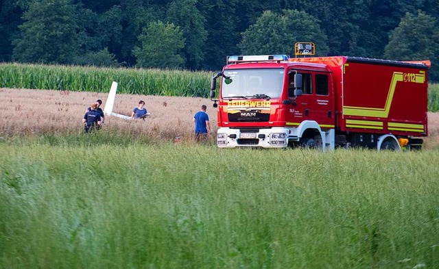 Einsatzkrfte arbeiten an der Absturzs...horn im bayerischen Landkreis Neu-Ulm.  | Foto: Stefan Puchner (dpa)