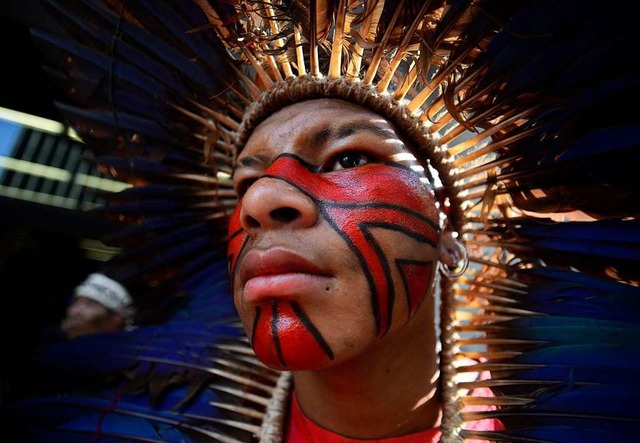 Eine junger Mann der Ethnie Guaran ni...chkeit eher ein untergeordnetes Thema.  | Foto: Cris Faga