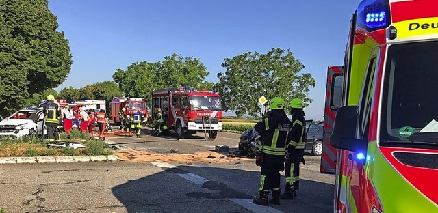 Groeinsatz bei einem Unfall auf der Kreisstrae 4946.  | Foto: Feuerwehr Neuenburg am Rhein
