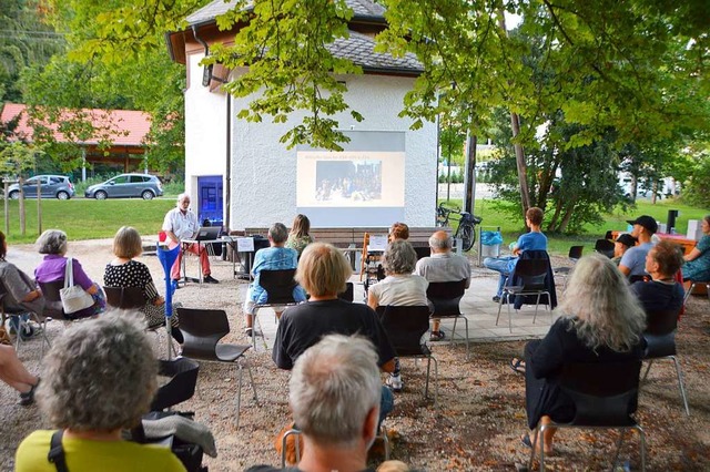 Wegen des Coronavirus war beim Vortrag ber Seuchen viel Abstand zu halten.  | Foto: Horatio Gollin