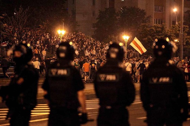 Massenproteste in Minsk  | Foto: SIARHEI LESKIEC (AFP)