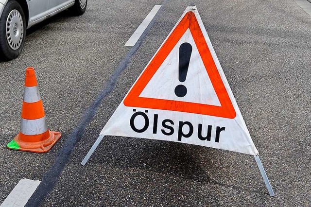 Eine lspur brachte einen Rollerfahrer in Brombach zu Fall (Symbolfoto).  | Foto: Ingo Schneider