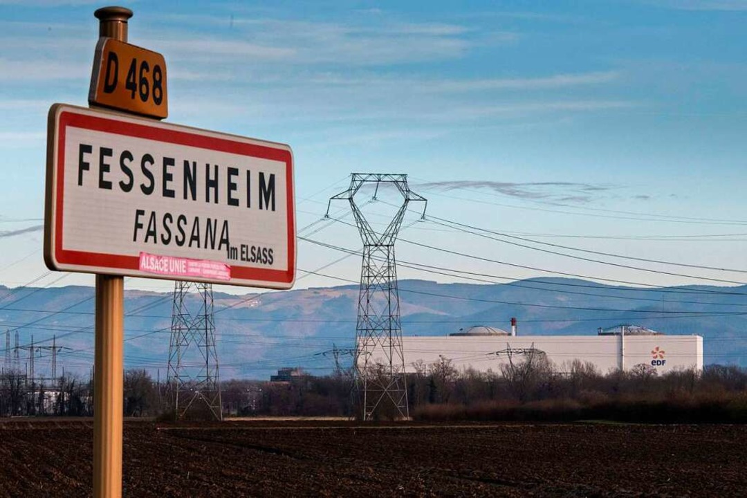 Auf dem Gelnde des abgeschalteten Akw...eiterverwertung eingeschmolzen werden.  | Foto: SEBASTIEN BOZON (AFP)