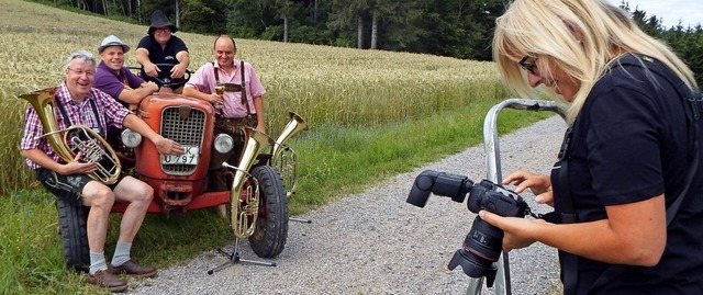 Znftig gekleidete Musikanten waren in...Jubilumskalenders abgelichtet wurden.  | Foto: Wolfgang Adam