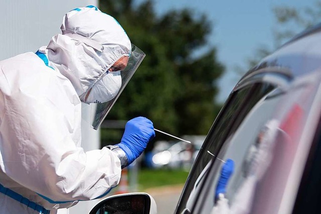 Urlauber aus Corona-Risikogebieten ms...eutschland auf das Virus testen lassen  | Foto: Sven Hoppe (dpa)