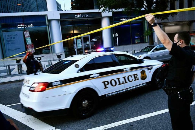 Rund um Das Weie Haus in Washington lief ein groer Polizeieinsatz,  | Foto: BRENDAN SMIALOWSKI (AFP)
