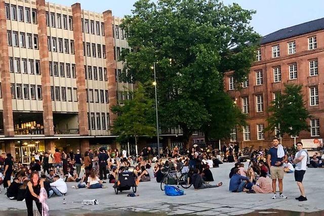 10 Typen, die man an einem Sommerabend auf dem Platz der Alten Synagoge trifft