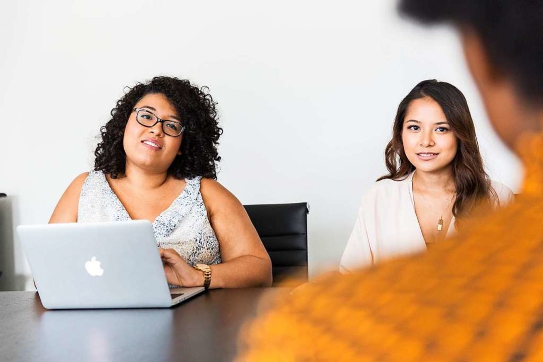 Durch die Coronapandemie haben sich Ar...rkt und Bewerbungsverfahren verndert.  | Foto: Christina Wocintechchat (Unsplash.com)