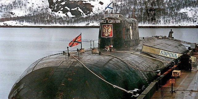 Das spter verunglckte russische Atom...iegt in seinem Heimathafen Widjajewo.   | Foto: epa stringer (dpa)
